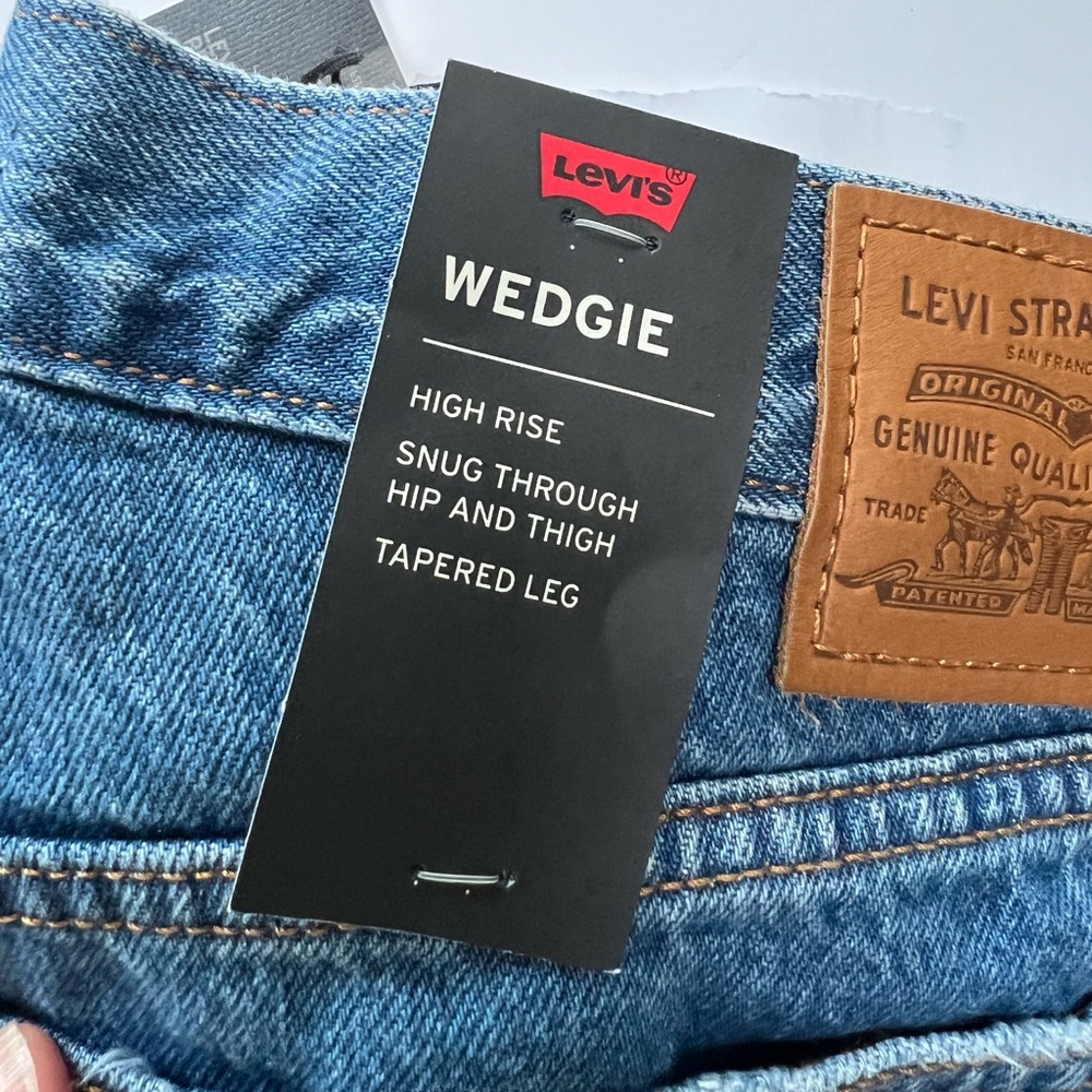 NWT Levi’s Wedgie High Rise - Picture 3 of 8